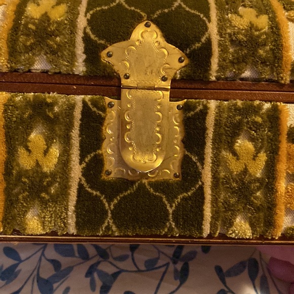 Reyes Musical Swiss Vintage Jewelry Box size 9x6x5 - Picture 13 of 16